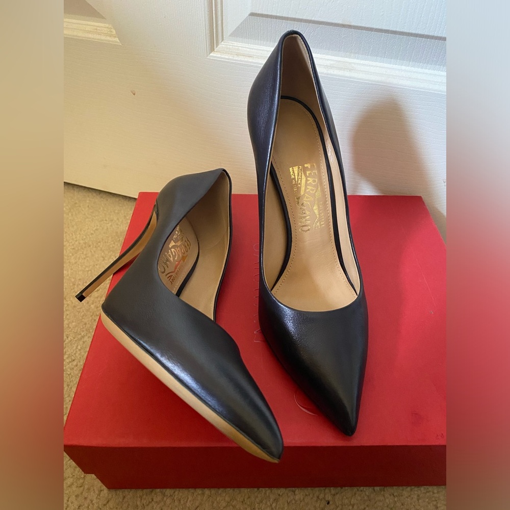 Black pumps (so Kate)